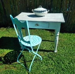 Mesa Inglesa con Patas Torneadas y Cajón