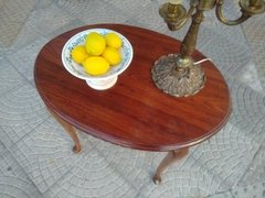 Mesa Oval de Roble y Cedro estilo Reina Ana en internet