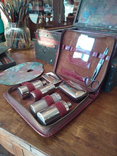 Antiguo Neceser completo con los frascos y tijera original - comprar online