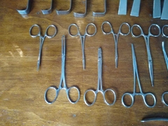 Instrumentos de cirugía y tijeras. ¡Valor por el conjunto! - comprar online