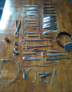 Instrumentos de cirugía y tijeras. ¡Valor por el conjunto! - Un Viejo Almacén Antigüedades