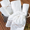 Jogo de toalha de banho Bordada com 5 peças - branca com bordado bege e areia
