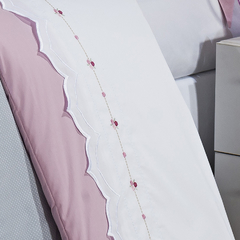 Colcha solteiro amiguinhos estampada + jogo de cama com detalhes bordados nas almofadas 9 peças - loja online