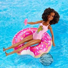 Barbie Doll And Her Pool Themed And Floatie - Mattel - comprar online