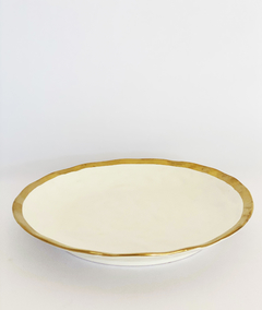 PLATO BLANCO CON BORDE DORADO CHICO en internet