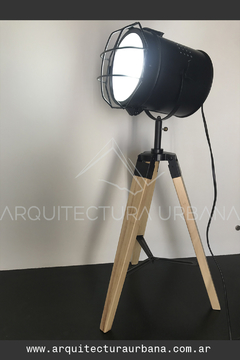 Lámpara de mesa trípode con cabezal tipo naval