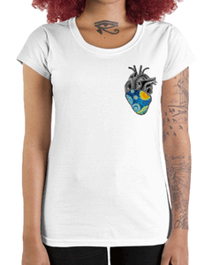 Camiseta Feminina Coração Artístico
