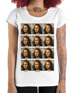 Camiseta Feminina Sorriso Enigmático