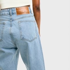 Calça Feminina Mom Jeans na internet
