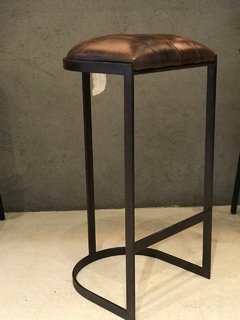 TABURETE LOUNGE SIN RESPALDO ASIENTO DE CUERO