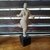 DECORAÇÃO ESTATUETA DE RESINA DE MULHER EM PEDESTAL