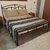 MÓVEL CAMA DE FERRO ENVELHECIDA QUEEN SIZE