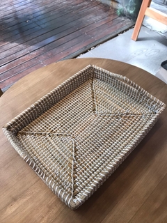 BANDEJA SEAGRASS RECTANGULAR CON MANIJA