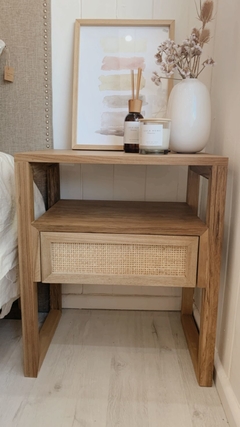 MESA DE LUZ CON ESTANTE Y ESTERILLA - Lula Home