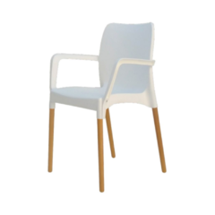 silla de plastico con apoya brazos y patas de guatambu excelente para el patio o interiores