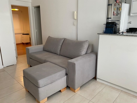 Sofa Fabri 2x0,90 y puff 70x70.