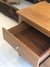 Mesa de luz miel 3 cajones color miel - comprar online