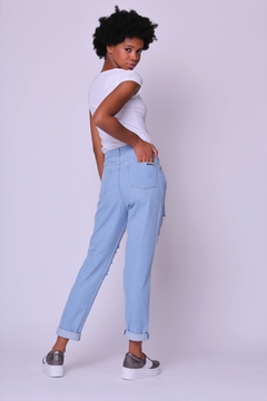 Mom Fit Roturas Celeste. en internet