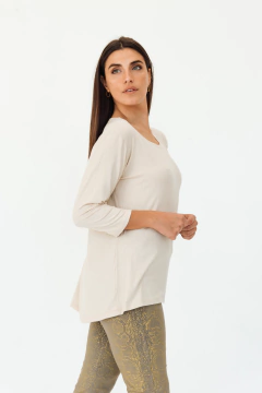 REMERA CLASS CREMA