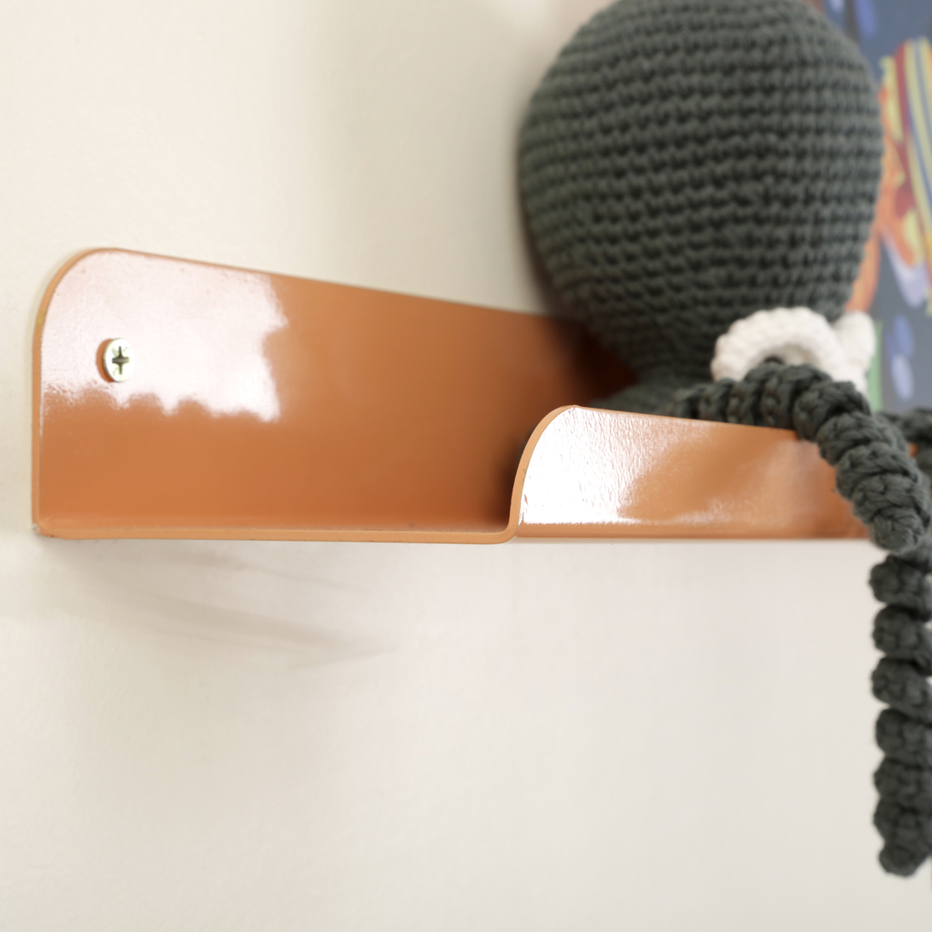 ESTANTE JOTA (durazno) Berço. Muebles y Diseño.