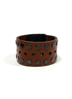 muñequera de cuero con doble remache. suela. - comprar online