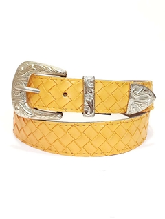TEXANO TRENZADO CON PUNTERA. CUERINA PASE 30 MM. MOSTAZA.