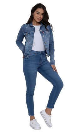 Jaqueta Jeans Feminina Cropped Com Rasgos na internet