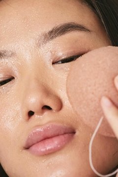Esponja facial con fina arcilla rosa francesa natural KONJAC - comprar online
