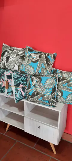 Almohadones deco. Pack x 3 unidades. Motivo HOJAS - Muebles Respuela