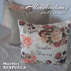 Almohadones deco. Pack x 3 unidades. Rosas - comprar online