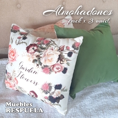 Almohadones deco. Pack x 3 unidades. Rosas - Muebles Respuela