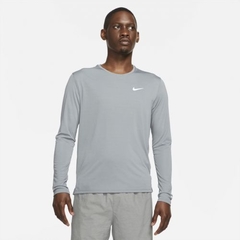 Camiseta Nike Dri-FIT UV Miler Masculina na internet