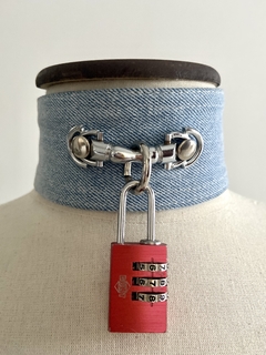 CHOKER LOCKED