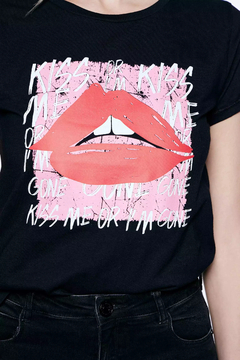 REMERA KISS ME - comprar online