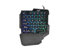 Teclado gamer Nisuta NSKBG35 de color negro con luz RGB