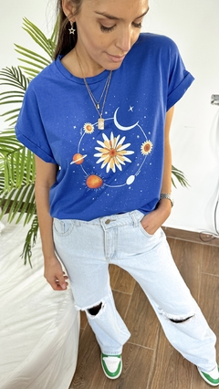 Remera Flor y Luna en internet