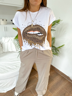 Remera Labios Blanca en internet