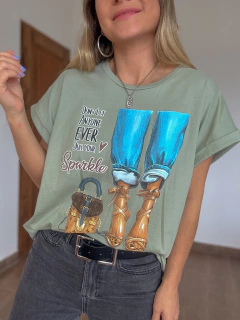 Remera Pies en internet