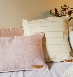 Imagen de Almohadón Tusor natural con líneas en lurex