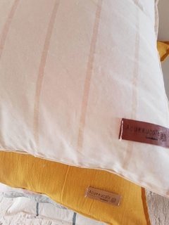 Almohadón Tusor natural con líneas en lurex - tienda online