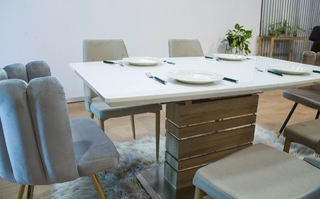 Mesa extensible laqueada, con madera dec