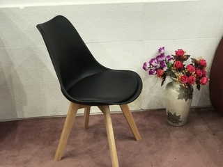 Silla Tulip Negra Blanca y Celeste