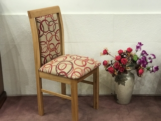 Silla Abril respaldo tapizado