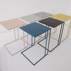 Mesa de arrime metálica - CUBICA