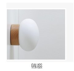 Aplique de pared madera y tulipa de vidrio