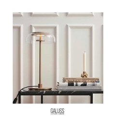 Lampara de mesa dorado con vidrio en internet