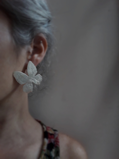 Imagen de Aros mariposa ▽ Plata y bronce