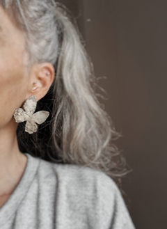 Aros mariposa ▽ Alpaca envejecida - Marcapiel