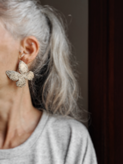 Aros mariposa ▽ Alpaca envejecida