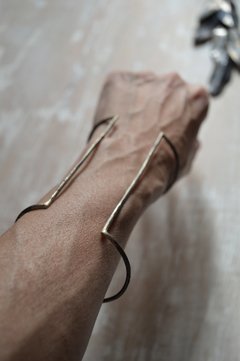 Brazalete abierto ajustable ▽ Distopía ▽ Listo para entregar